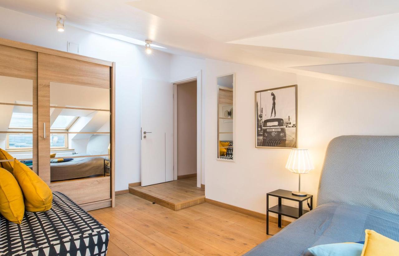 Central 2-Level Penthouse With Terrace And Free Parking Riga Eksteriør billede