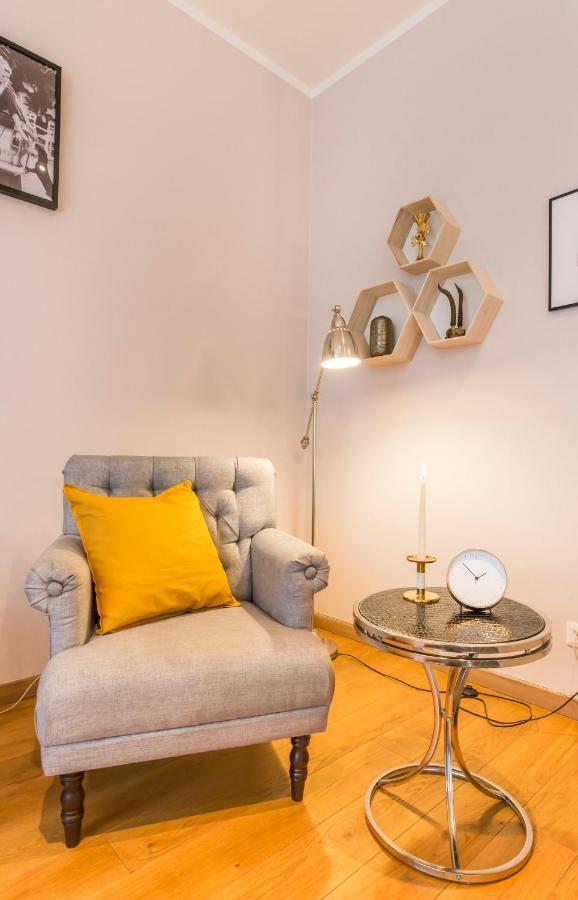 Central 2-Level Penthouse With Terrace And Free Parking Riga Eksteriør billede