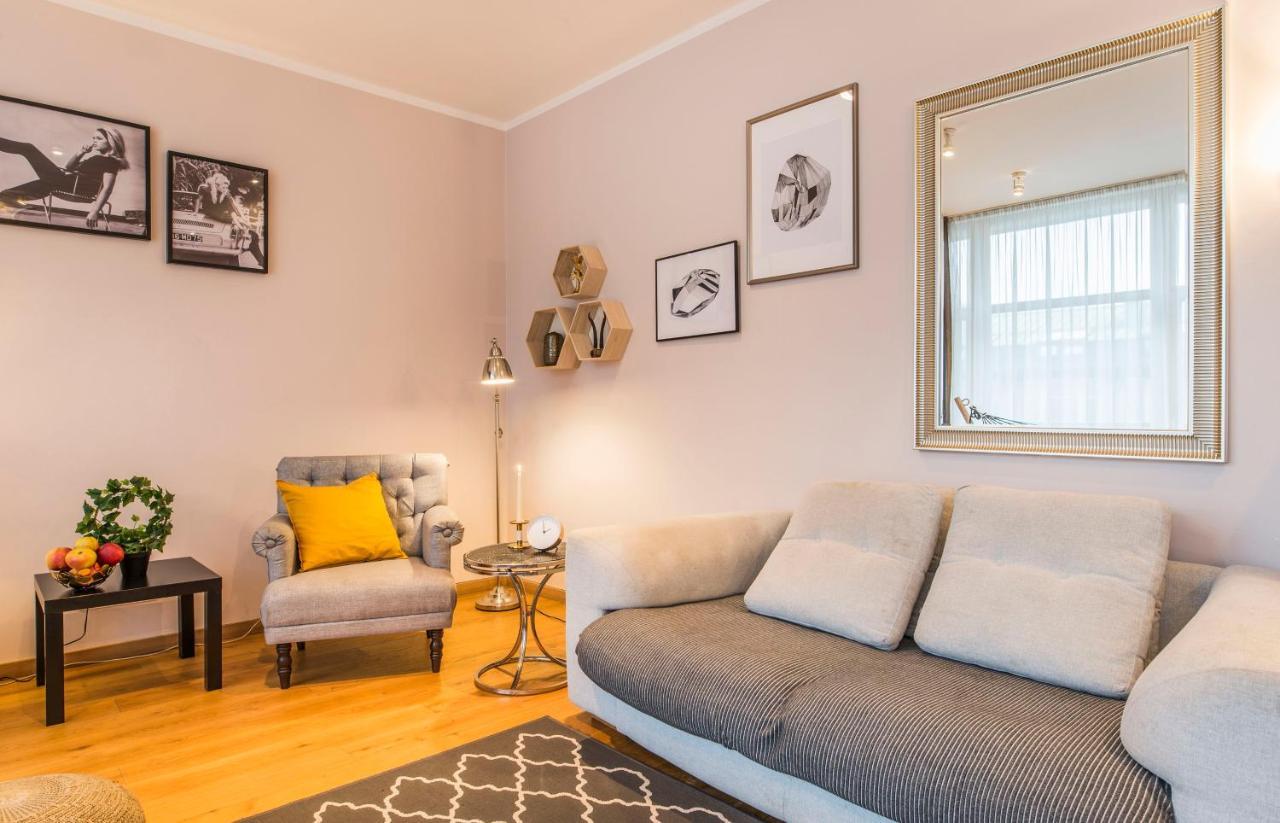 Central 2-Level Penthouse With Terrace And Free Parking Riga Eksteriør billede