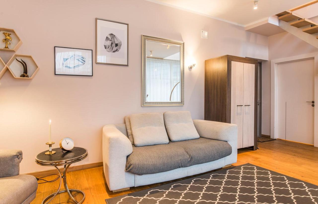 Central 2-Level Penthouse With Terrace And Free Parking Riga Eksteriør billede