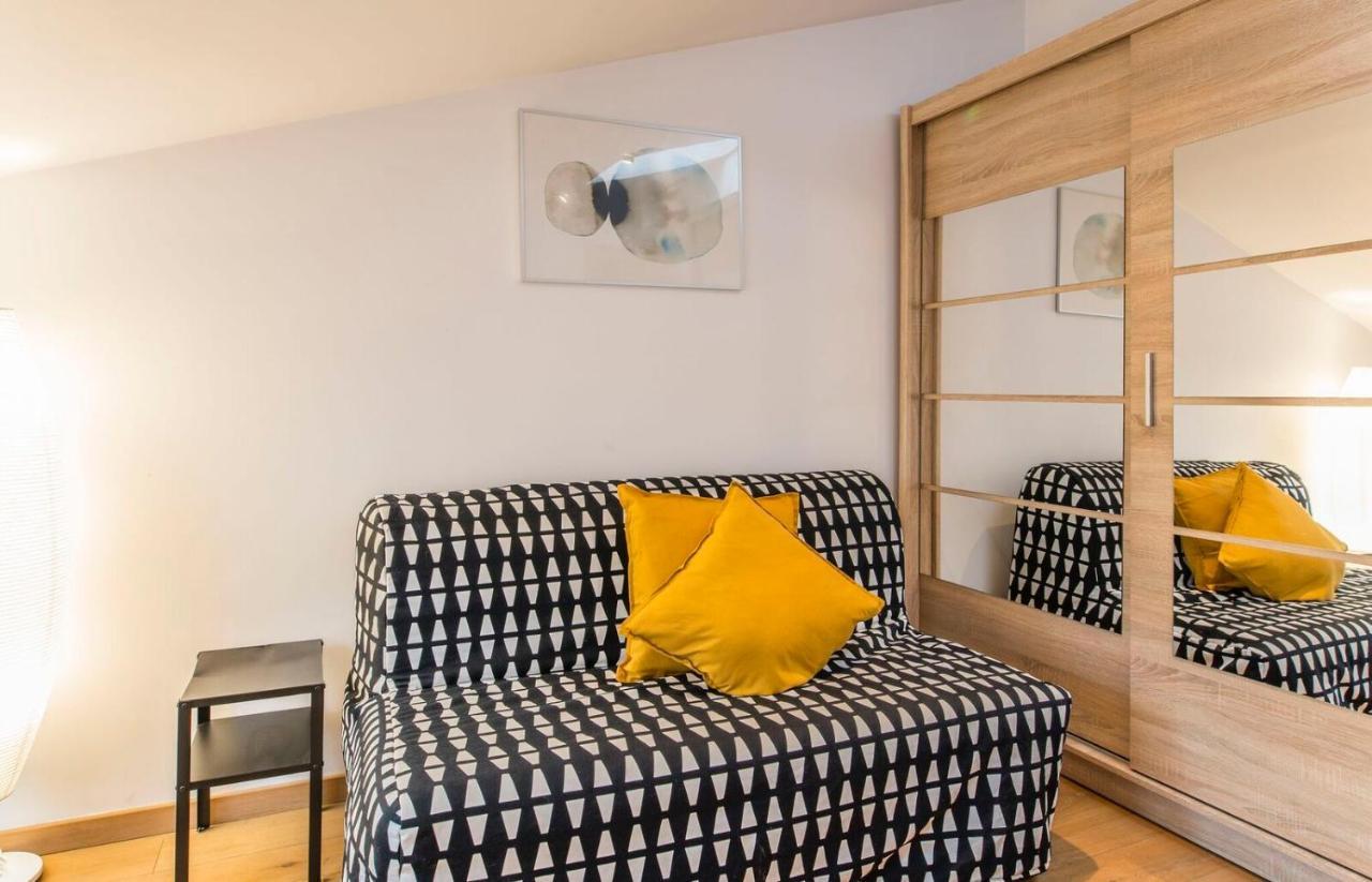 Central 2-Level Penthouse With Terrace And Free Parking Riga Eksteriør billede